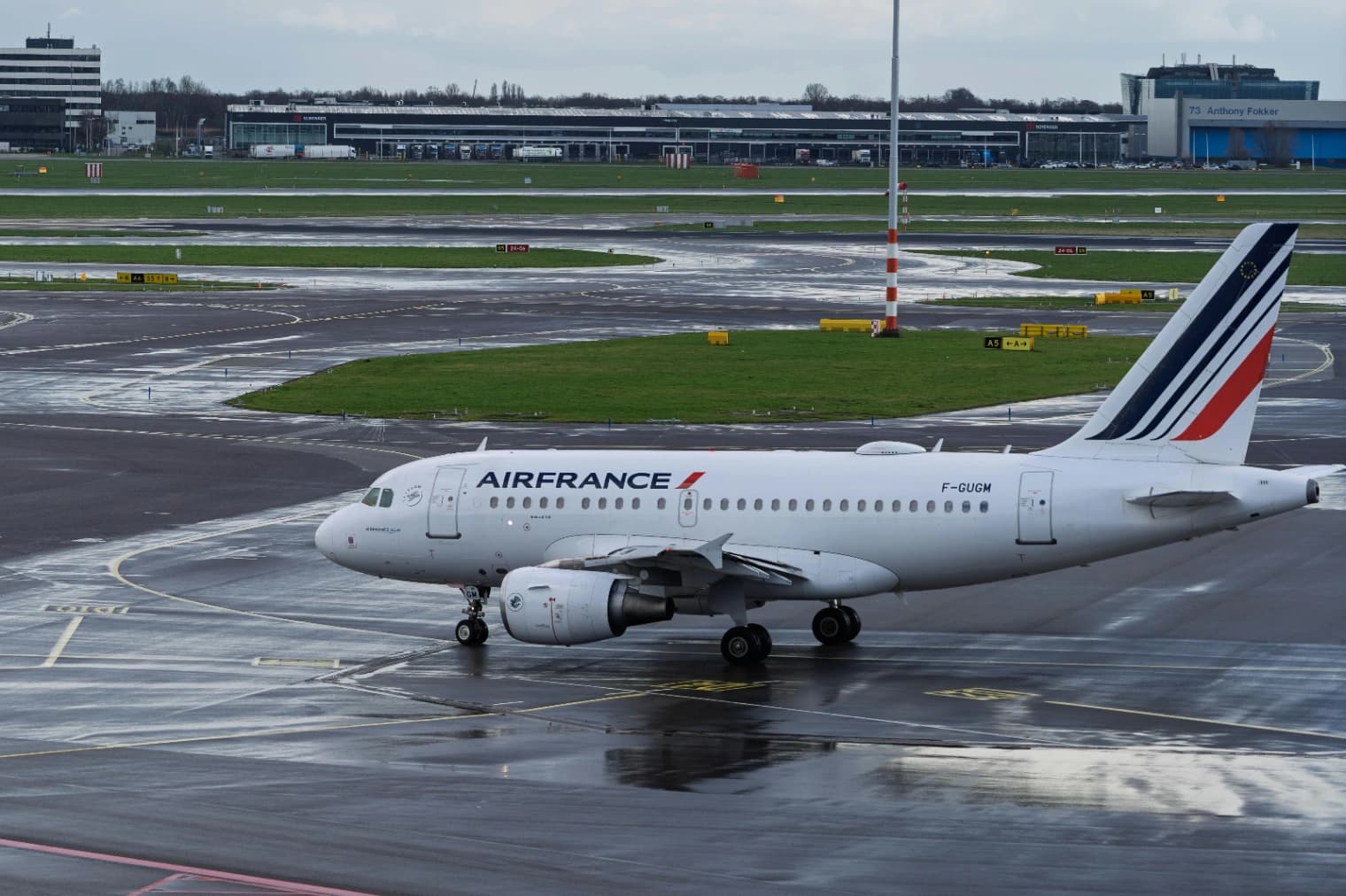 Vue d'un parking dans l'aéroport CDG (Charles de Gaulle) à Paris