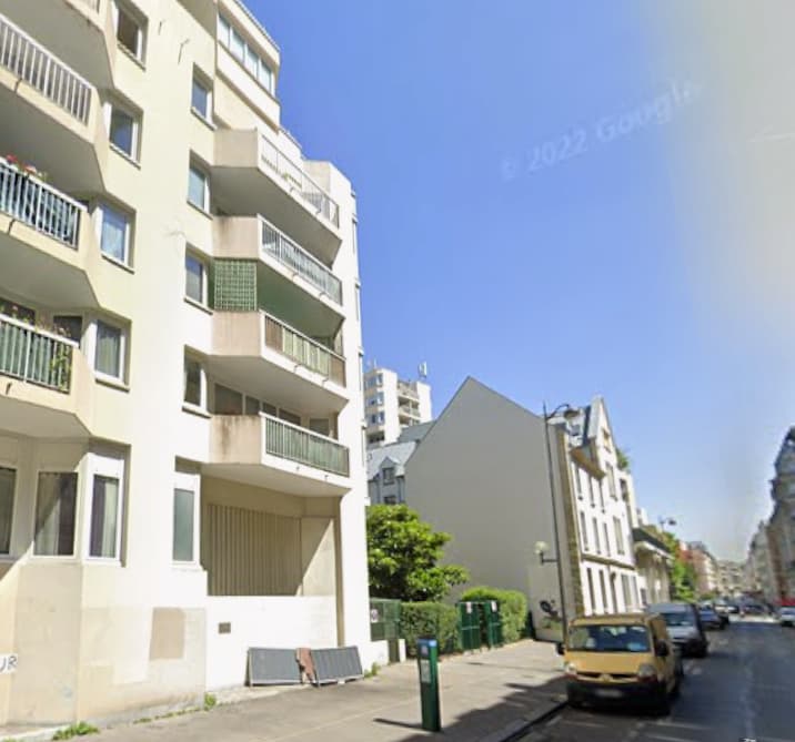 Entrée intérieure du underground à 16 Rue Saint-Maur, Paris