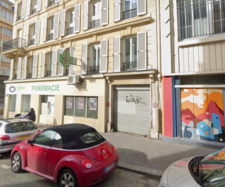 Entrée extérieure du underground à 24 Rue de l'Aqueduc, Paris