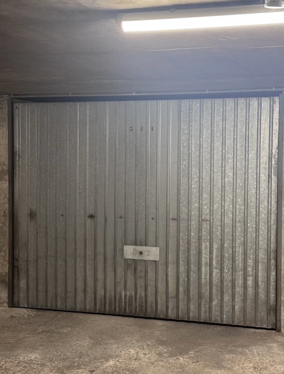 Place box fermé au niveau -3
entrée sécurisée camé... - Location parking pour voiture et moto à Paris 7e