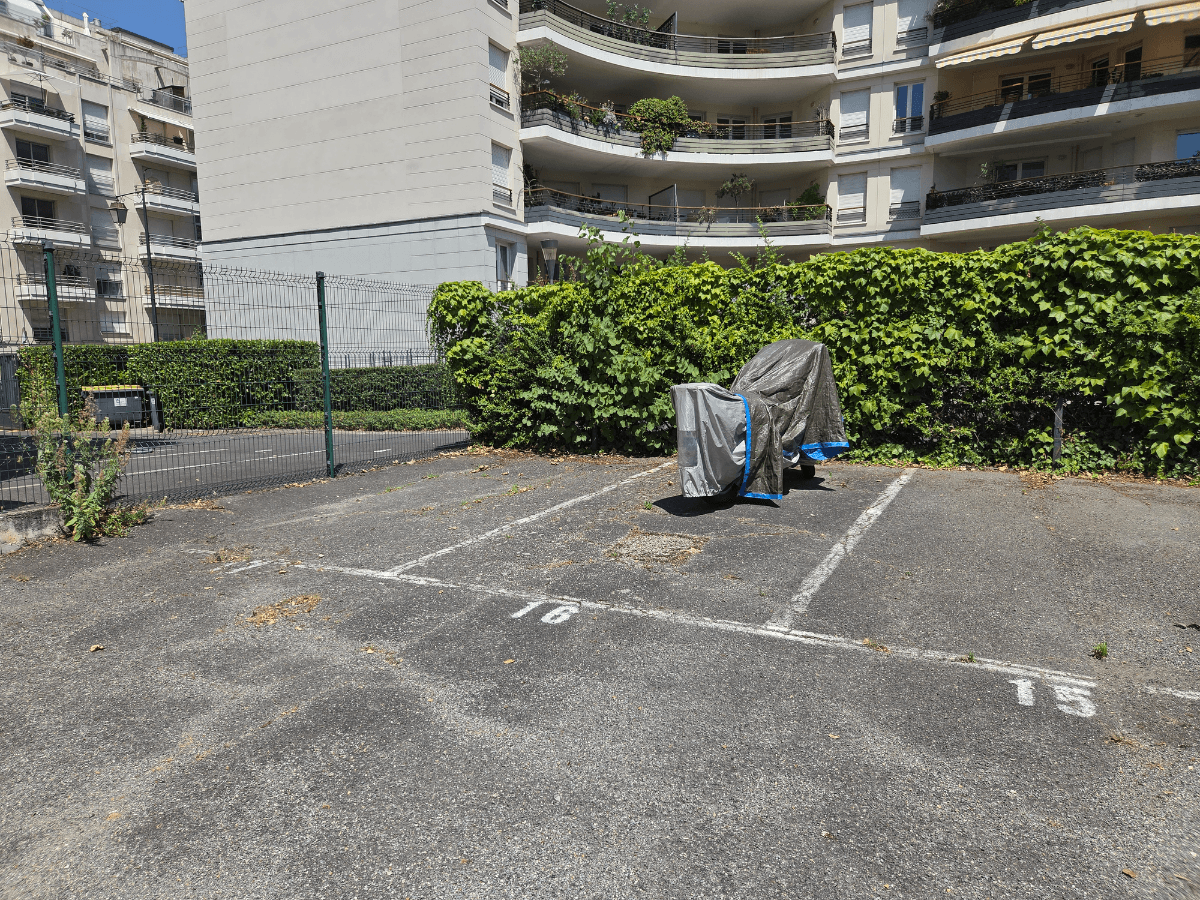 Entrée extérieure du outdoor à 125 Boulevard Saint-Denis, Courbevoie