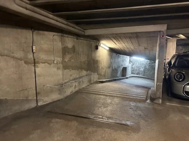 Emplacement underground à 36 Avenue Mozart, Paris