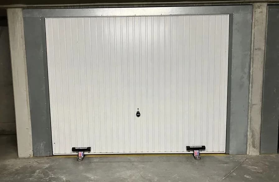 Entrée extérieure du private box à 8 Rue de Milan, Paris