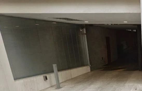 Entrée intérieure du underground à 47 Rue de Chaillot, Paris