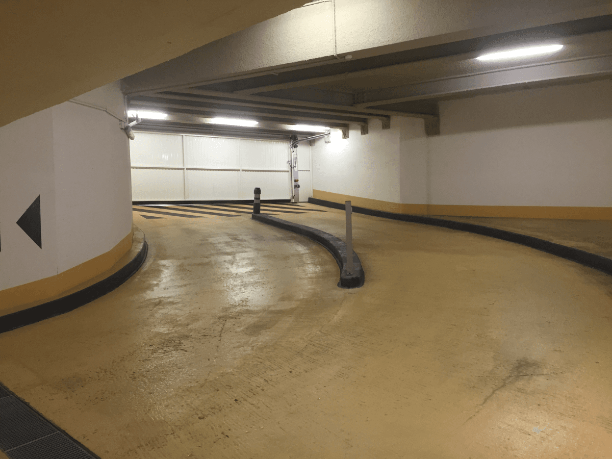 Entrée intérieure du underground à Rue Carle Hébert, Courbevoie