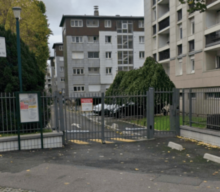Entrée intérieure du outdoor à 84 Avenue Gabriel Péri, Gennevilliers
