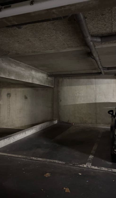 Location underground à 2 Allée Le Titien, Courbevoie