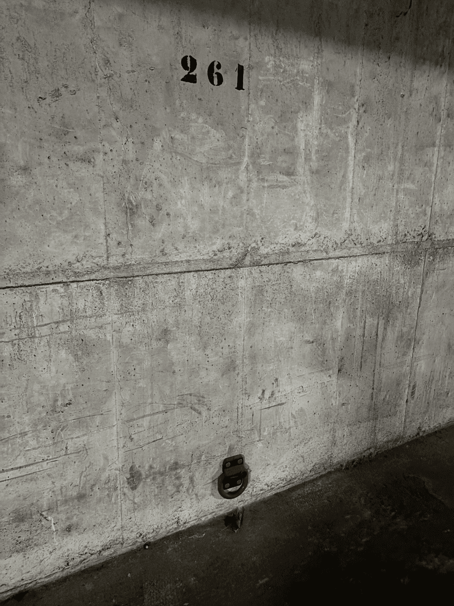Entrée intérieure du underground à 72 Rue Jean Bleuzen, Vanves