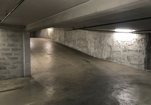 Détail du underground à 20 Rue de Berri, Paris