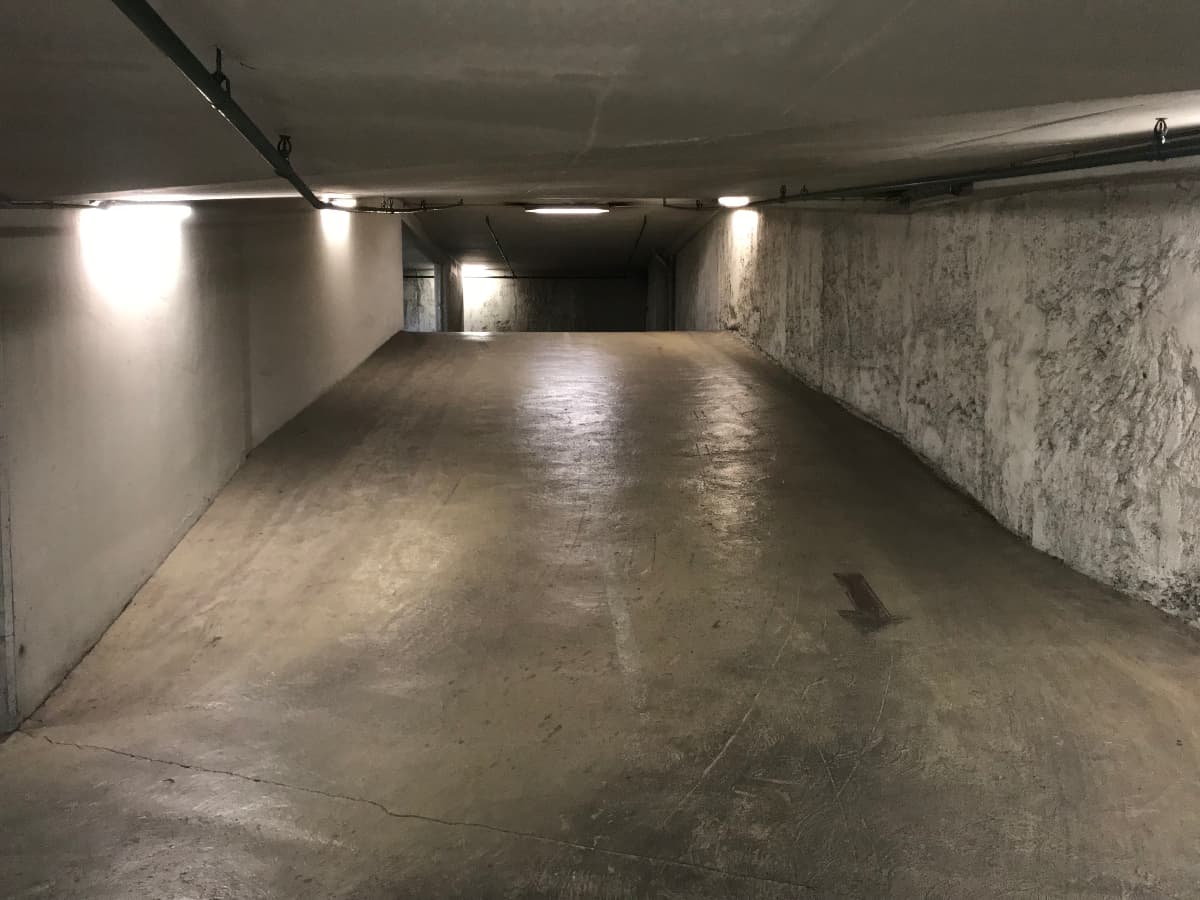 Location underground à 20 Rue de Berri, Paris