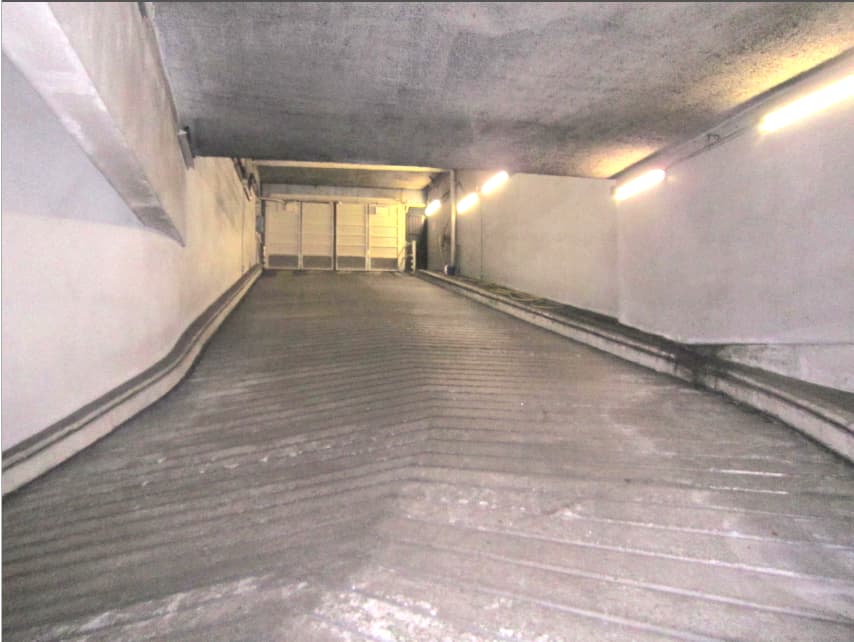 Emplacement underground à 20 Rue de Berri, Paris