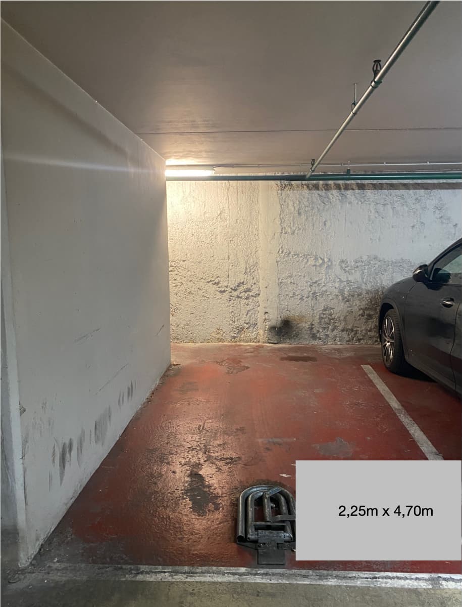 Location underground à 20 Rue de Berri, Paris