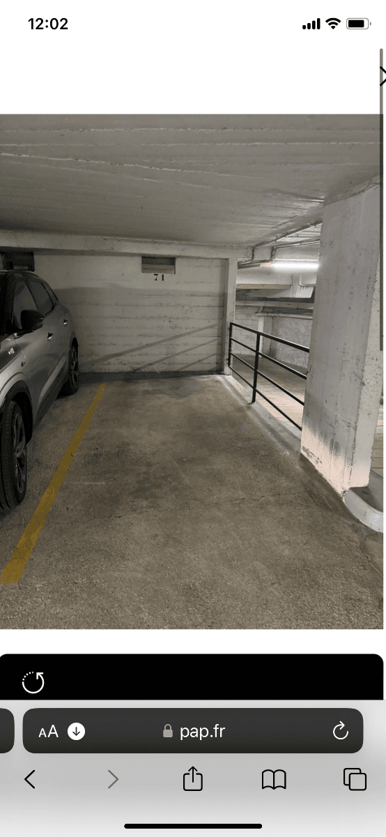 Entrée intérieure du underground à 83 Rue Chardon-Lagache, Paris