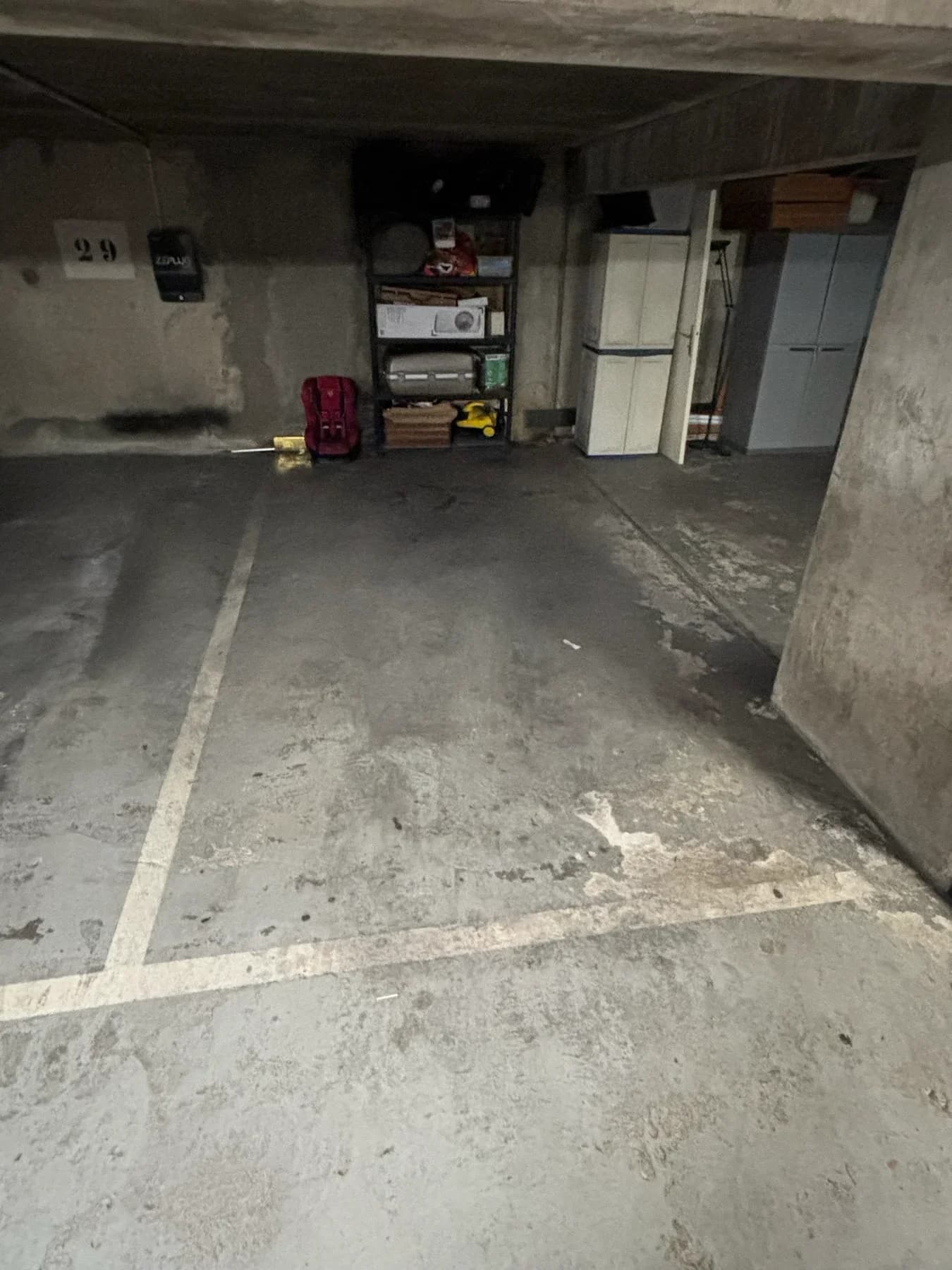 Entrée intérieure du underground à 12 Rue du Cadran, Charenton-le-Pont