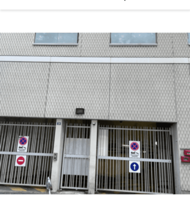 Entrée extérieure du private box à 14 Rue Curial, Paris