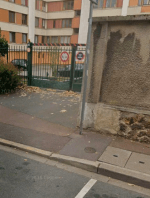 Entrée extérieure du outdoor à Rue Thomas Lemaître, Nanterre