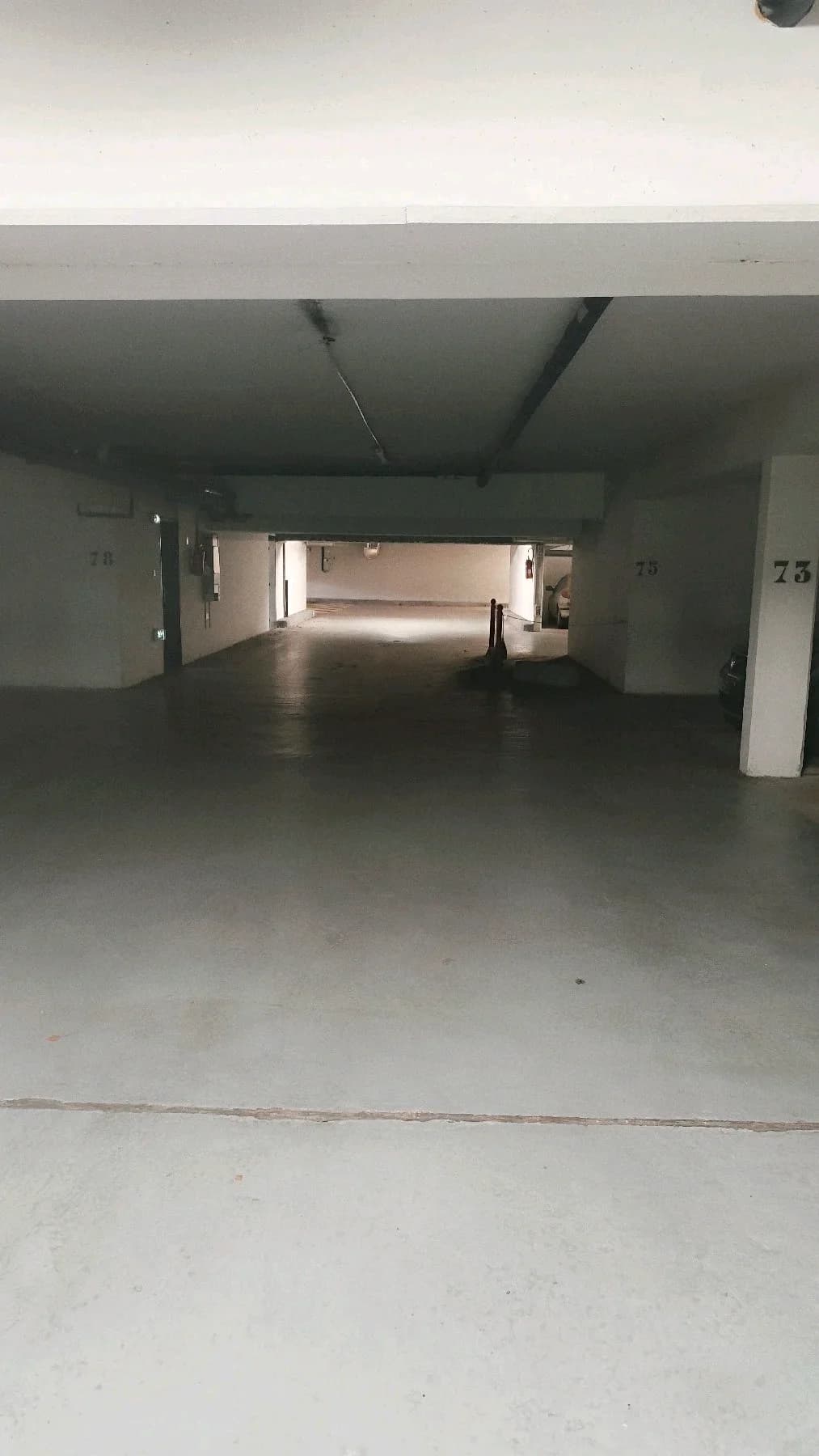 Entrée intérieure du underground à 65 Rue de l'Avenir, Vanves