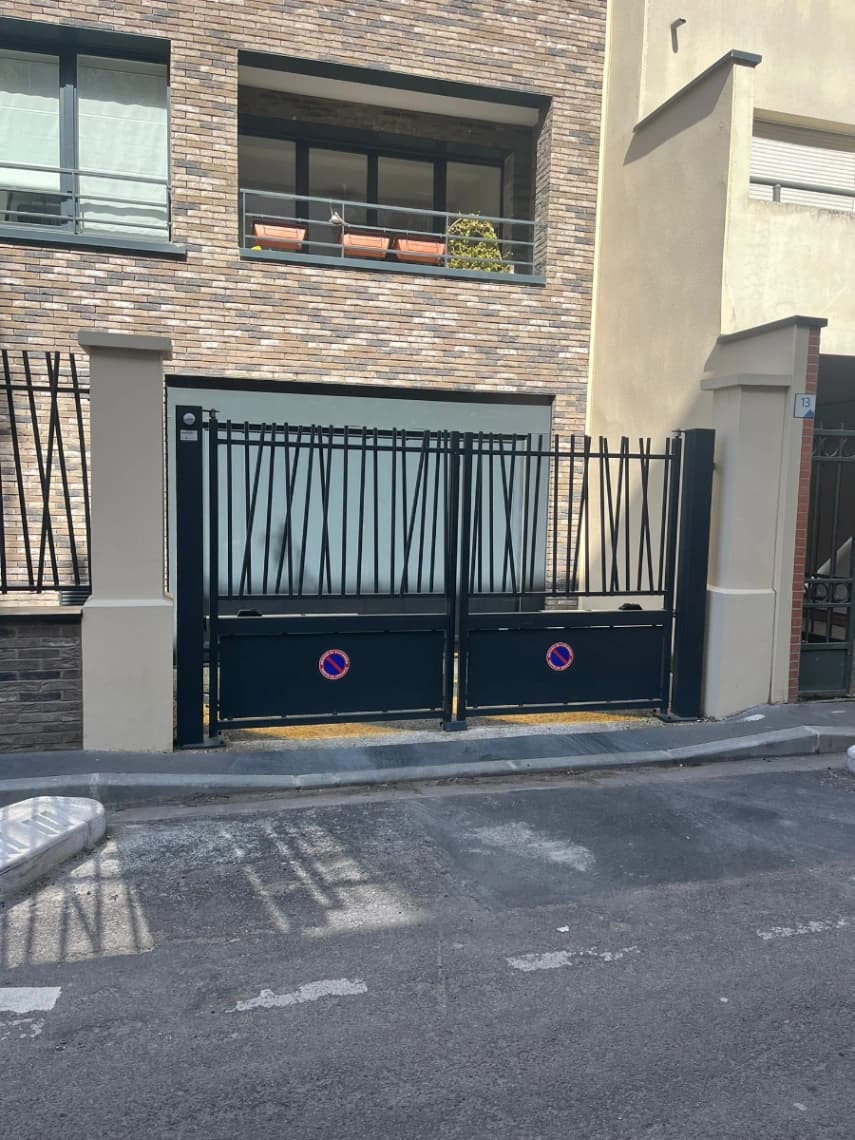 Location underground à 11 Rue des Chantiers, Saint-Ouen-sur-Seine