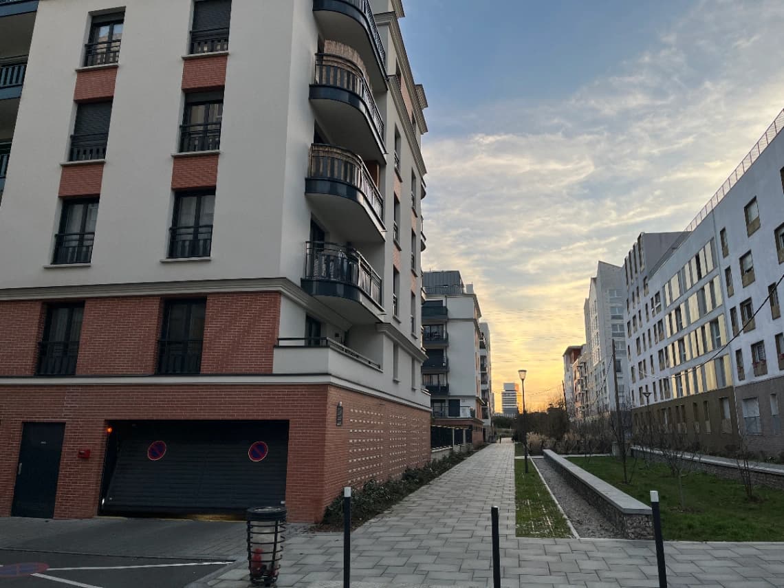 Entrée intérieure du underground à 10 Rue de la Sellerie, Pontoise