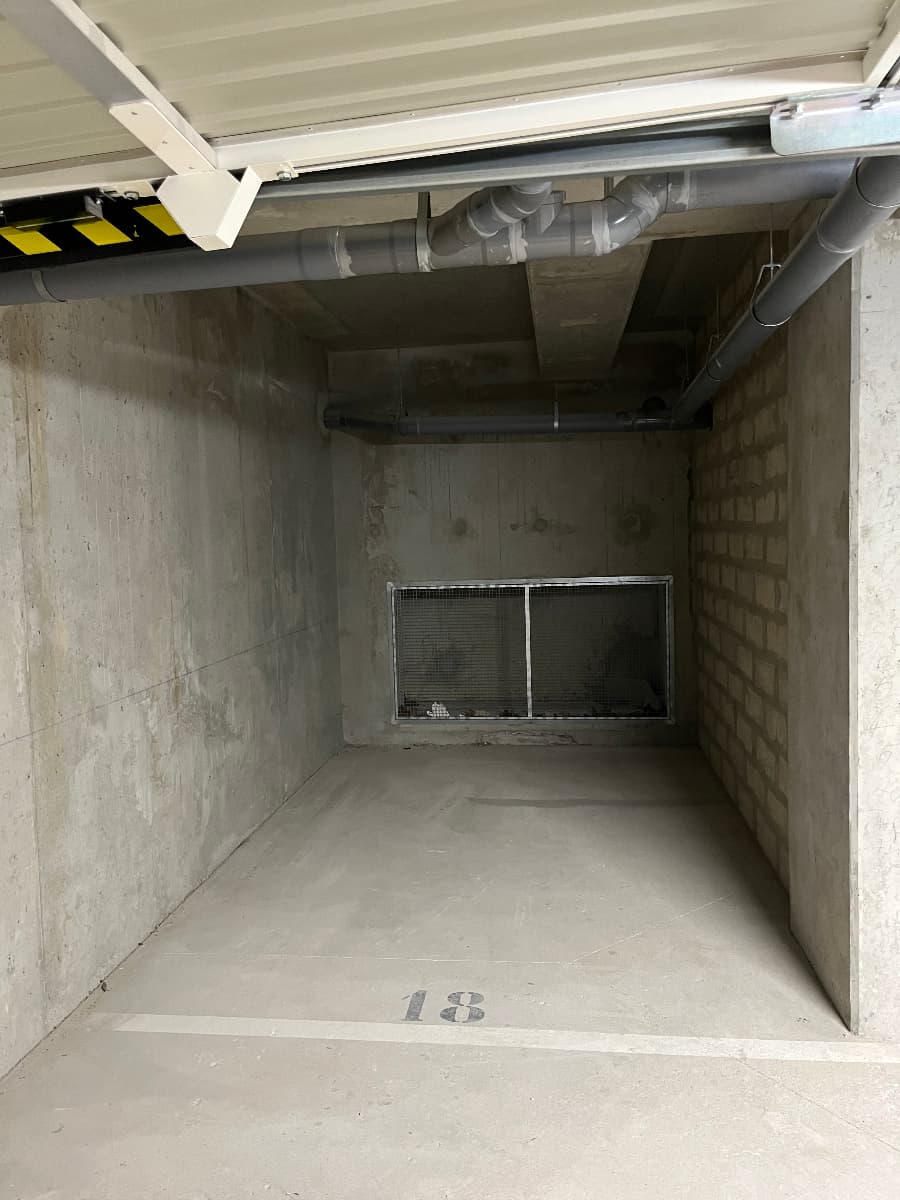 Entrée extérieure du underground à 3 Allées Aristide Briand, Corbeil-Essonnes