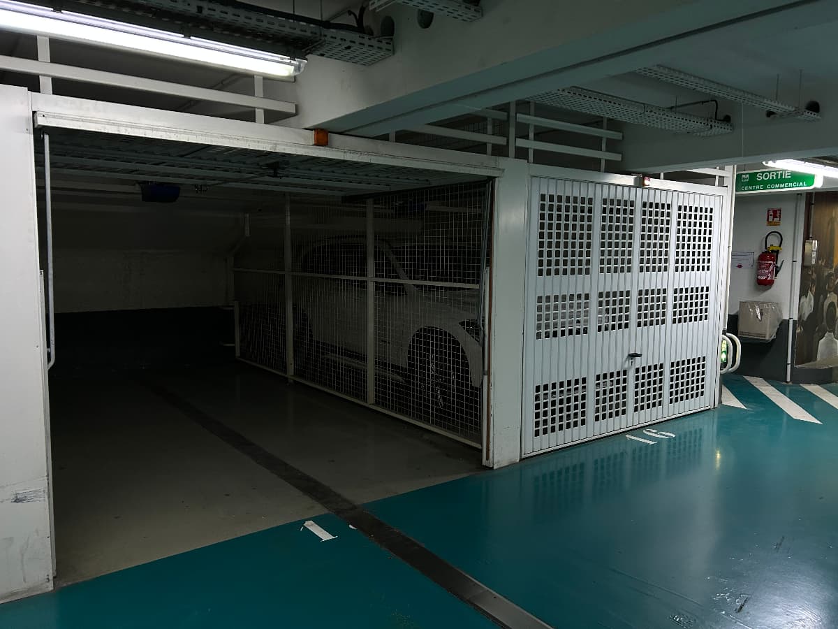 Entrée intérieure du private box à 14 Rue Lobineau, Paris