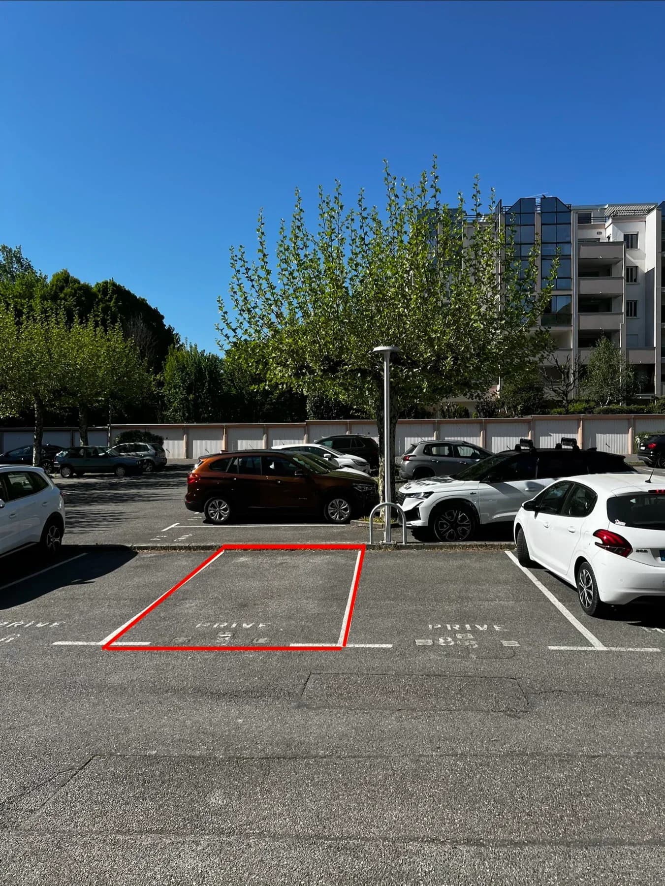 Place de parking privée à louer – Annecy / Parc de... - Location parking pour voiture à Annecy