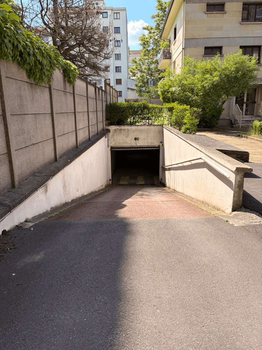 Vue du underground à 12 Rue de la Paix, Vincennes