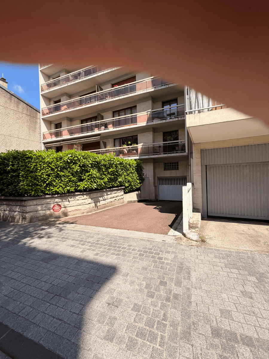Entrée extérieure du underground à 12 Rue de la Paix, Vincennes