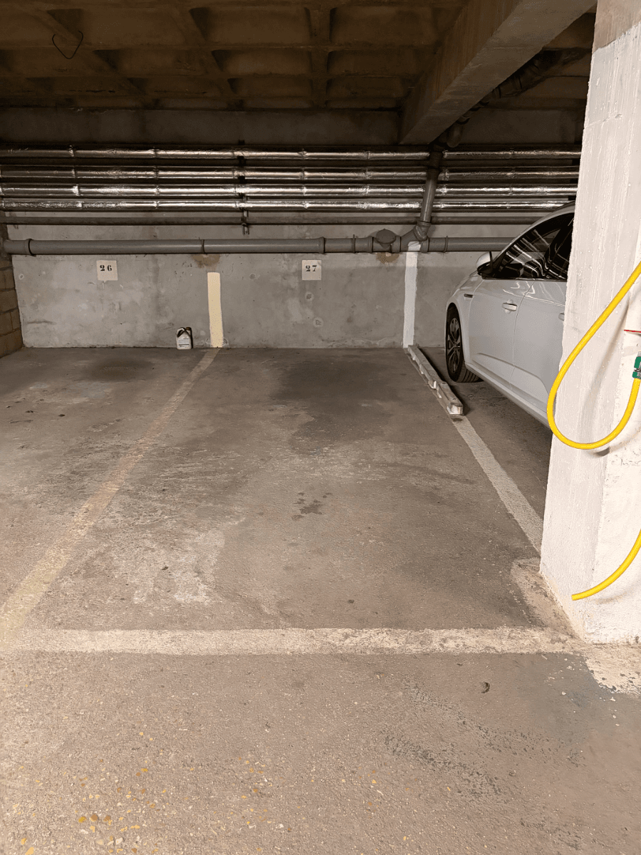 Parking facile d’accès au premier sous sol, avec 2... - Location parking pour voiture et moto à Vincennes