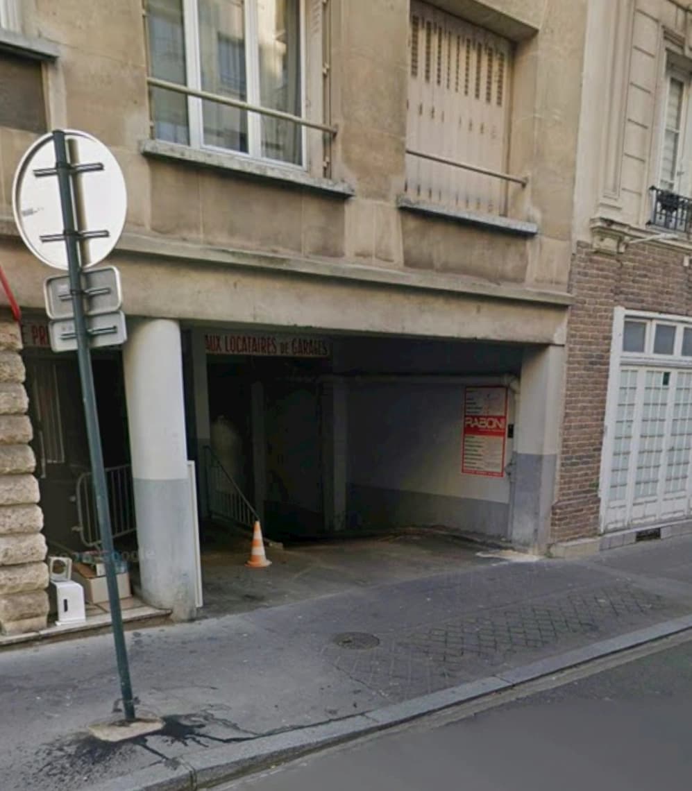 Entrée extérieure du private box à 95 Rue du Château, Boulogne-Billancourt