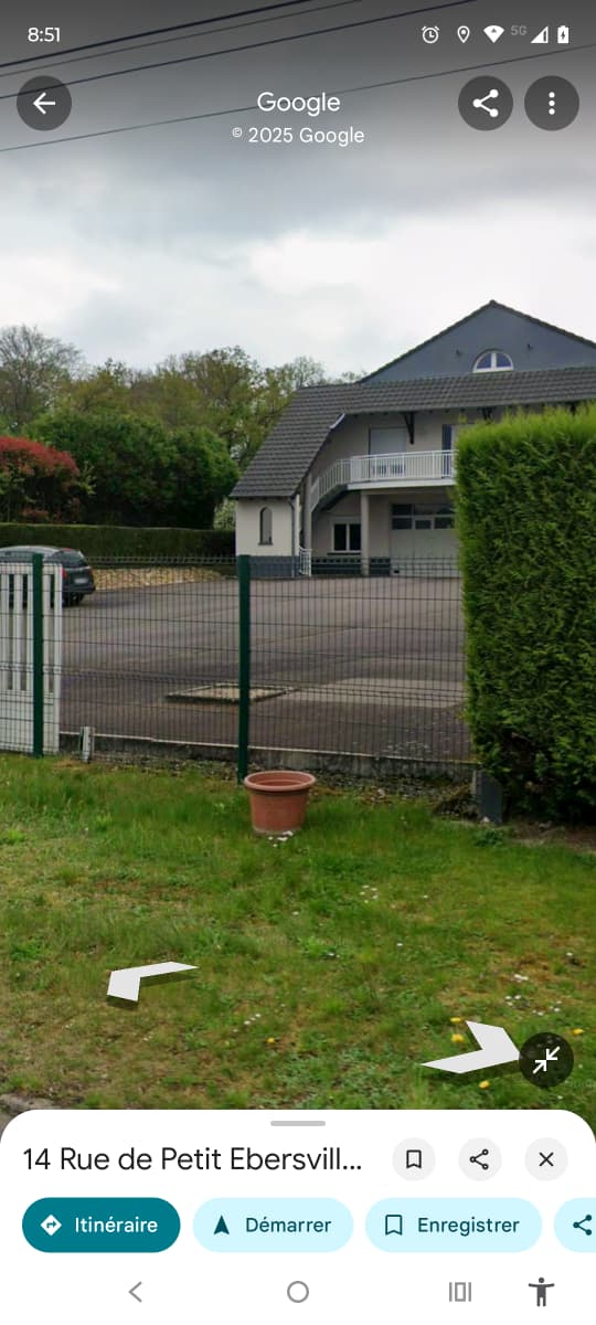 Entrée intérieure du outdoor à Rue de Petit-ebersviller, Valmont