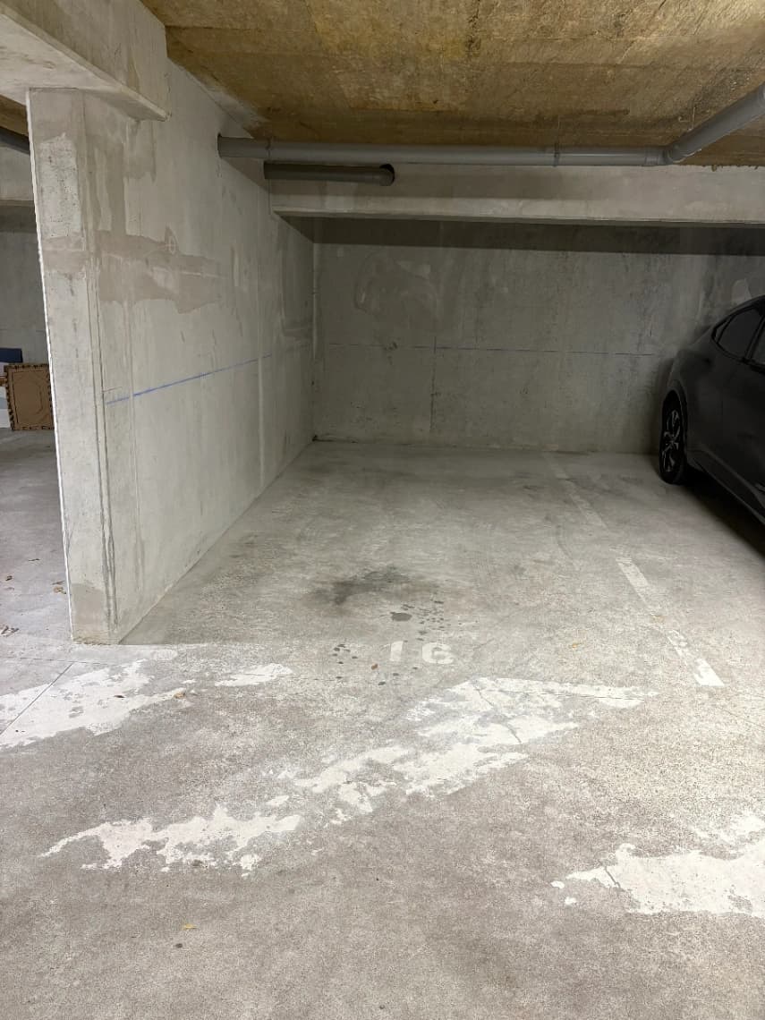 Place de parking pour voiture ou 2 roues située à ... - Location parking pour voiture à Vertou