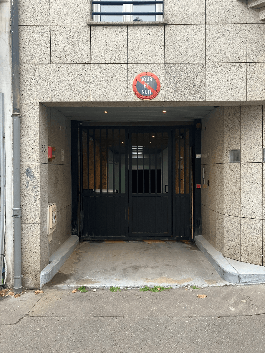 Entrée intérieure du underground à 46 Rue des Francs Bourgeois, Paris