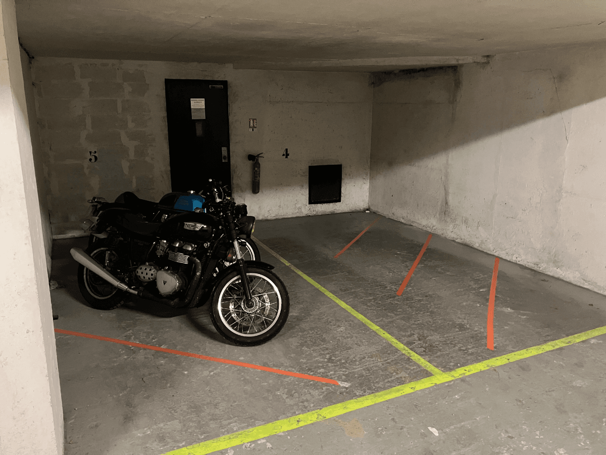 📍 Situé 35 Rue Planchat, limite 20è/11è, entre le... - Location parking pour moto à Paris 20e