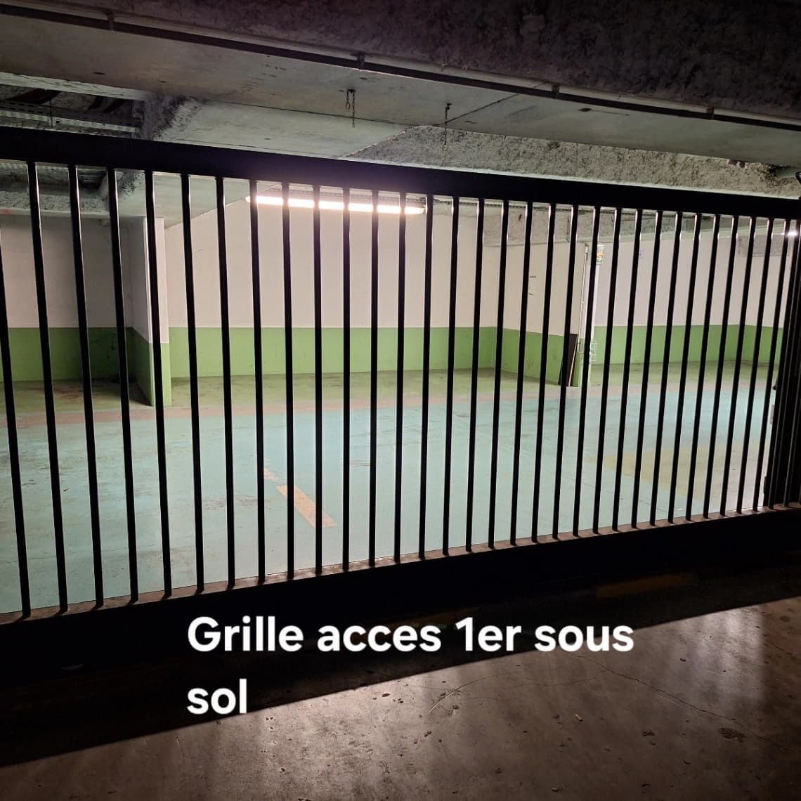 Entrée intérieure du underground à 19 Rue Paul Bert, Nogent-sur-Marne