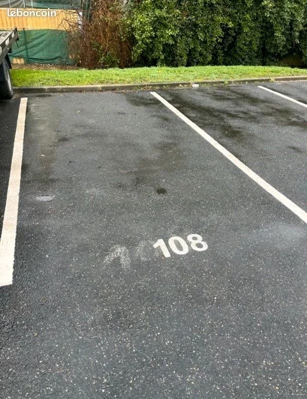 À louer, place de parking située Allée Yvette et M... - Location parking pour voiture et moto à Conflans-Sainte-Honorine