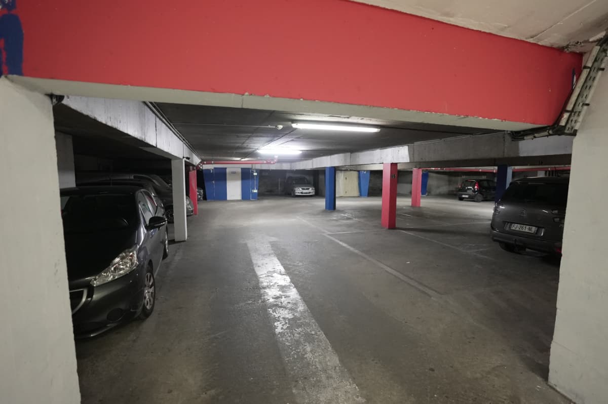 Emplacement underground à 25 Rue Saint-Fargeau, Paris