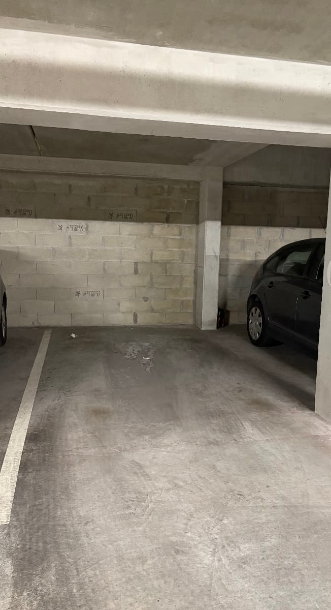 Parking est idéalement placé pour les soirs de mat... - Location parking pour voiture et moto à Marseille