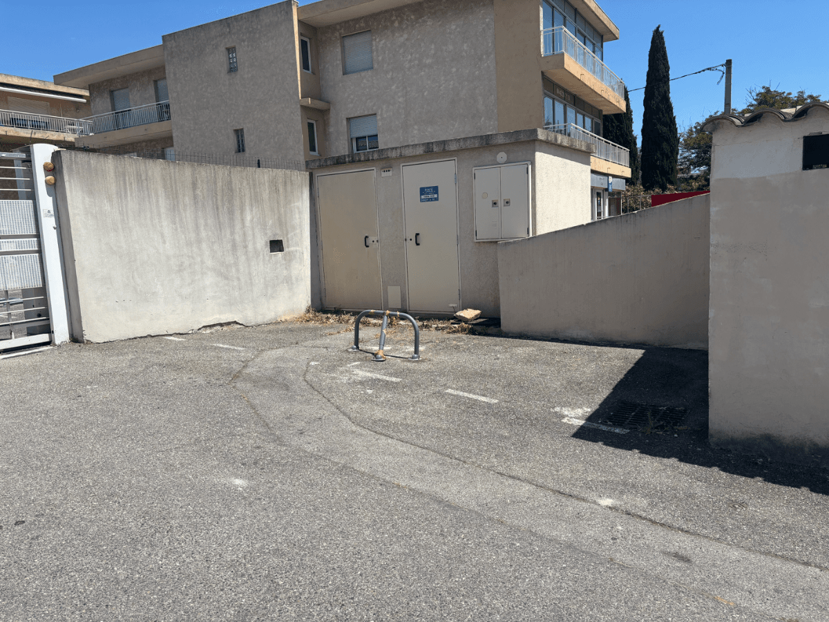 Location outdoor à 22 Route de Galice, Aix-en-Provence