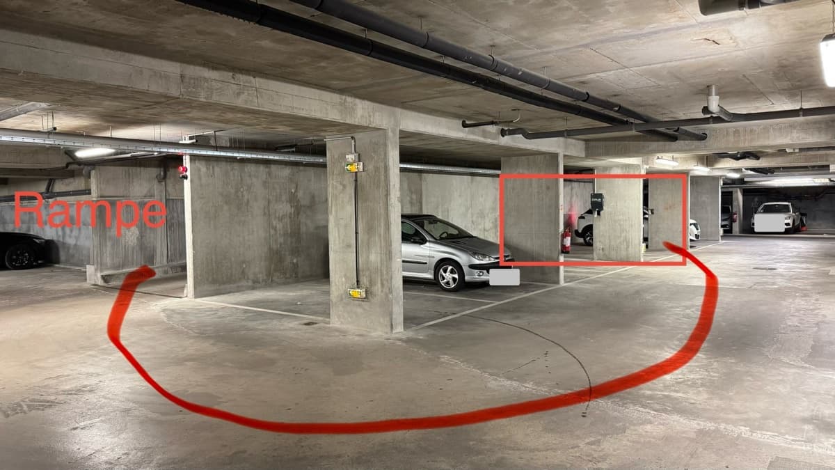 Entrée intérieure du underground à 43 Rue Pierre Bérégovoy, Clichy