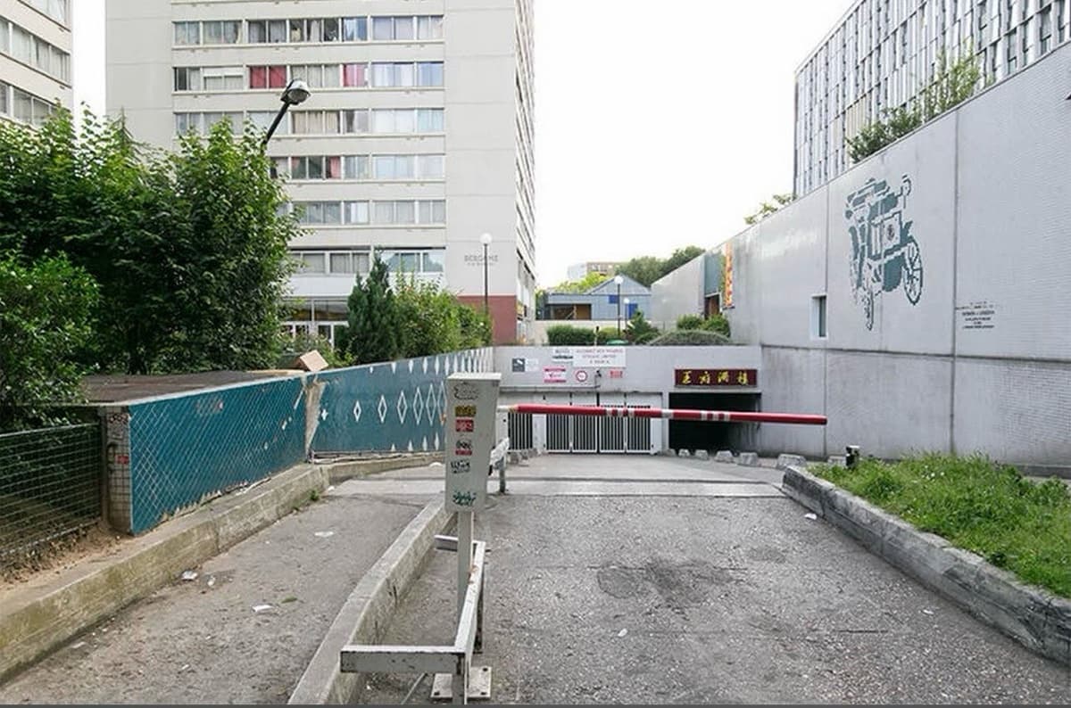 Entrée intérieure du underground à 5 Avenue de Choisy, Paris