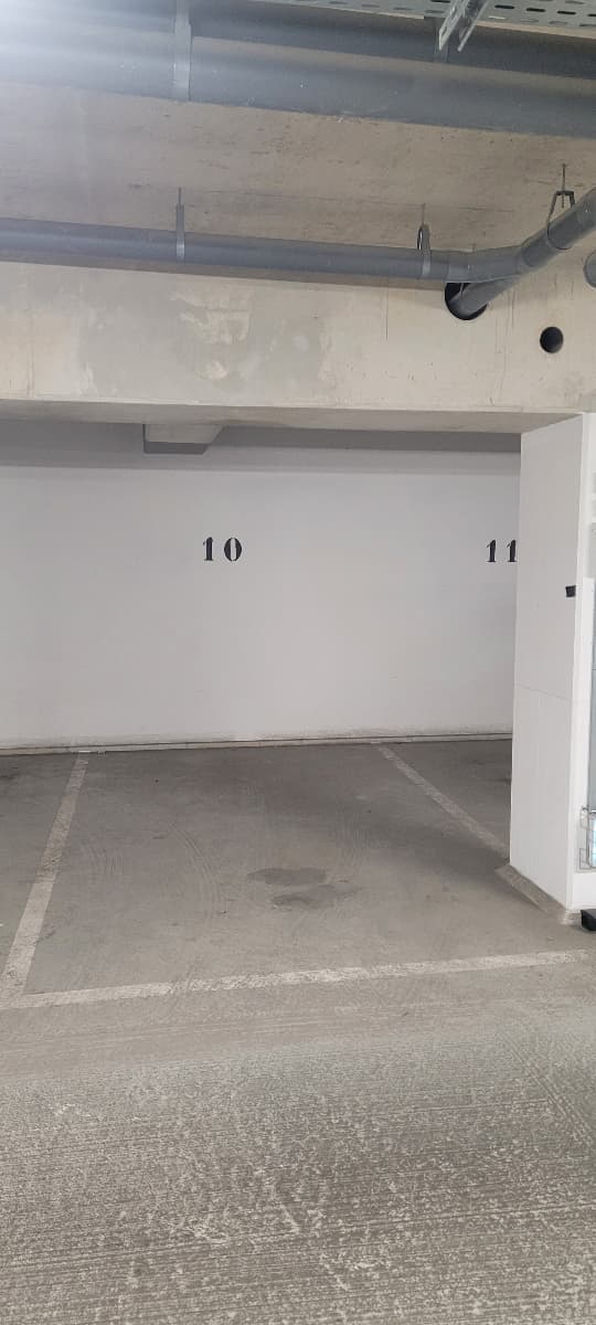 Entrée extérieure du underground à 19 Rue Nathalie Lemel, Vitry-sur-Seine