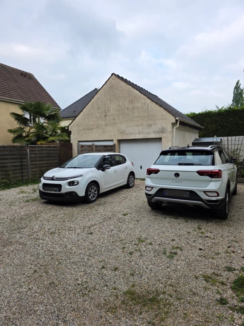 Entrée extérieure du private box à Vémars, Vémars