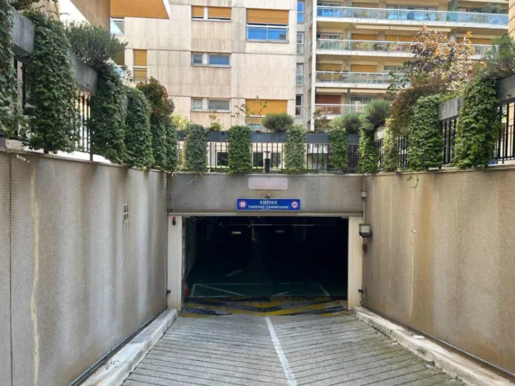 Location underground à 67 Rue Cambronne, Paris