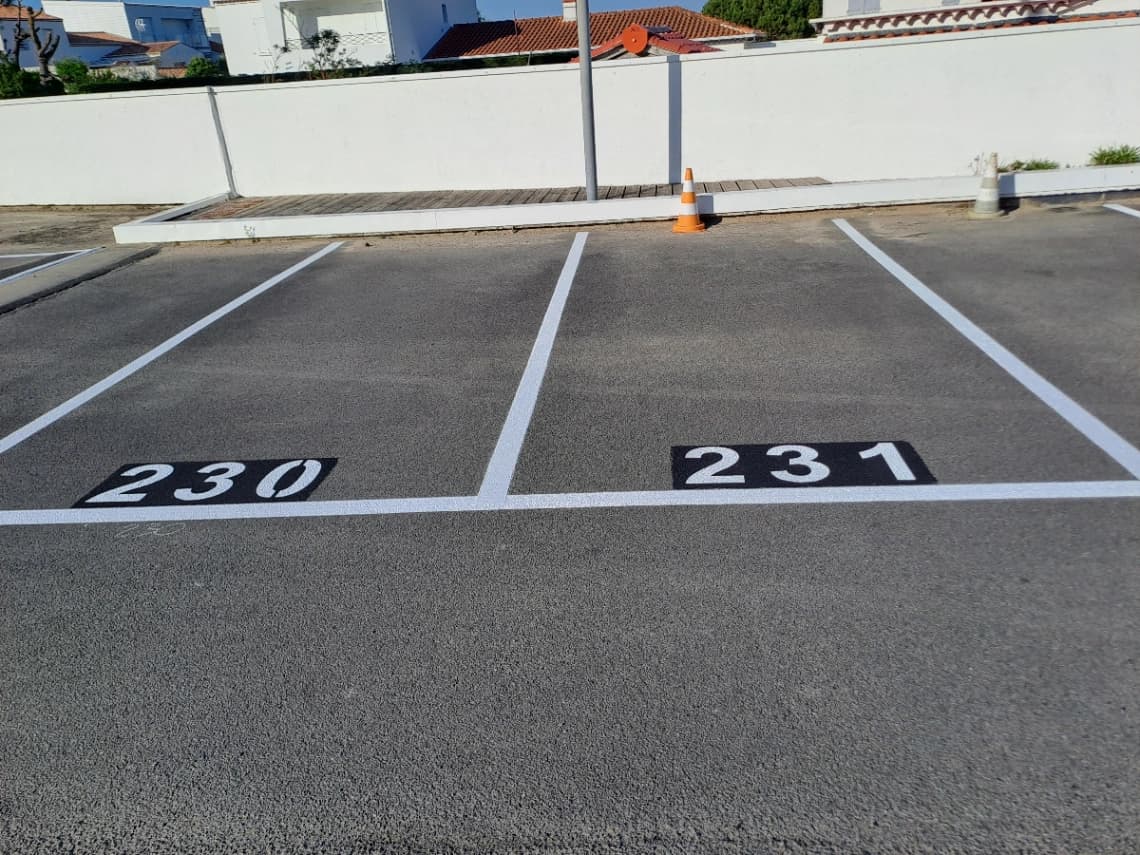 Parking aérien proche du Port de Fromentine. Résid... - Location parking pour voiture à La Barre-de-Monts