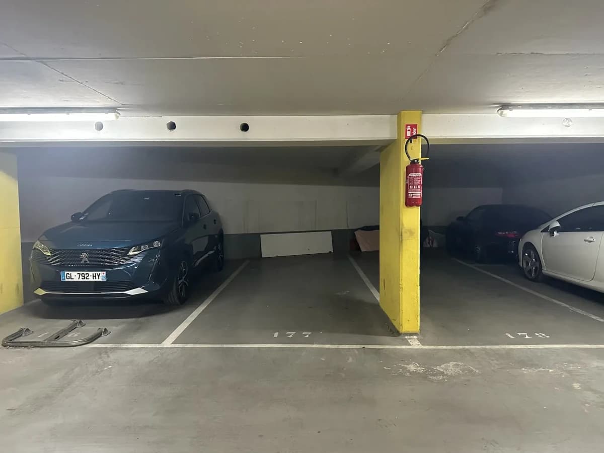 Location underground à 41 Rue Yves Kermen, Boulogne-Billancourt
