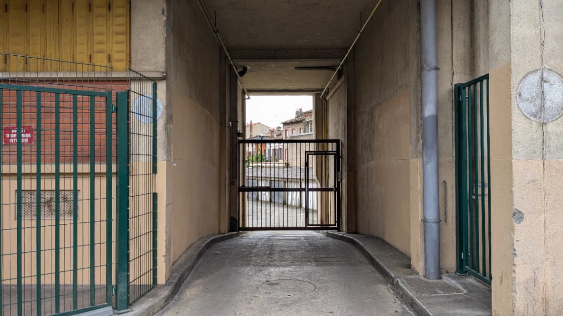 Entrée intérieure du private box à 3 Avenue Jean Rieux, Toulouse