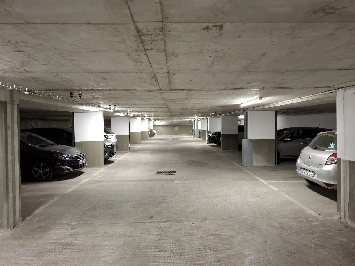 Entrée extérieure du underground à Rue du Clos Montholon, Clamart