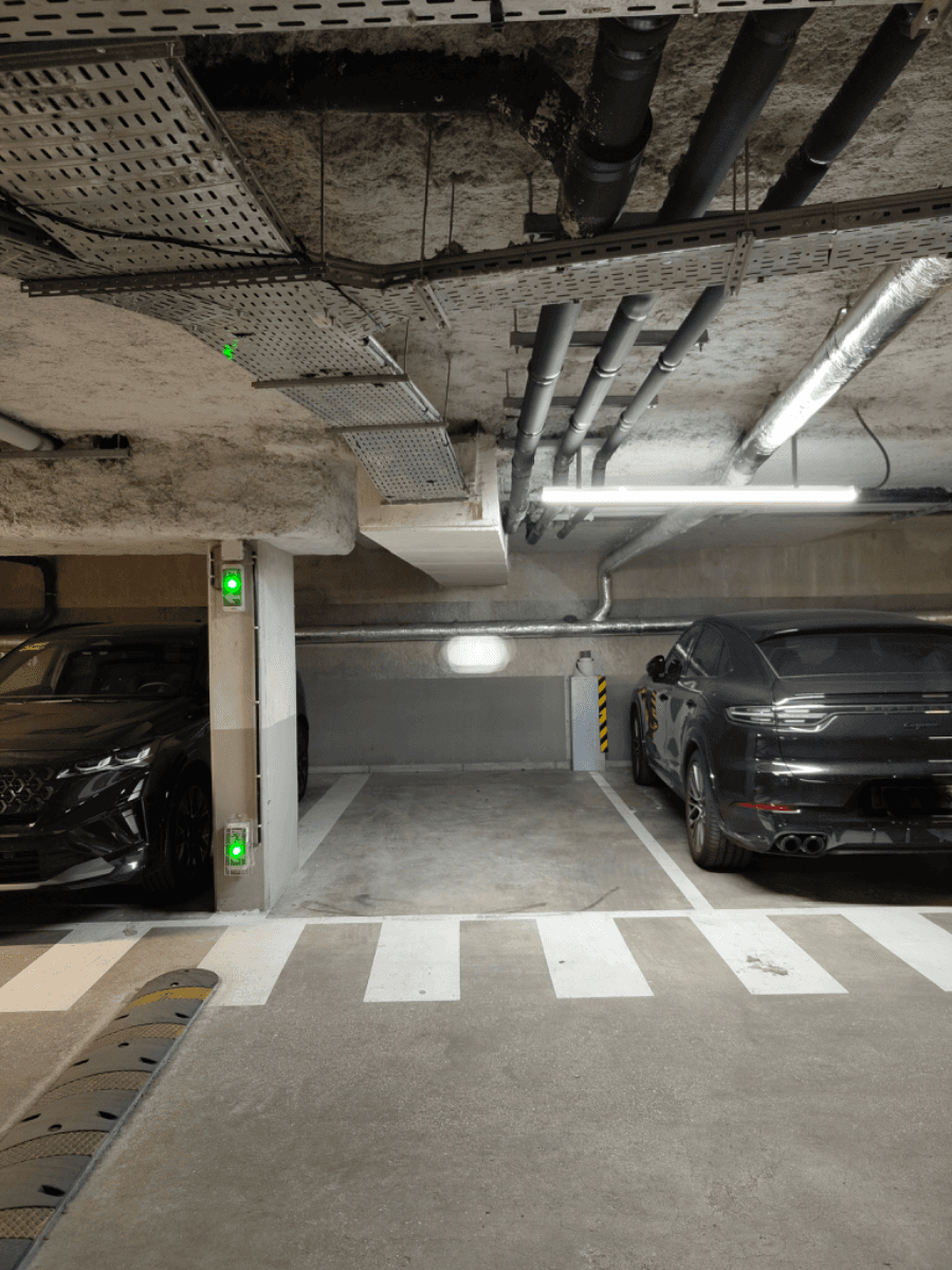 Place située dans un parking sécurisé avec accès p... - Location parking pour voiture et moto à Asnières-sur-Seine