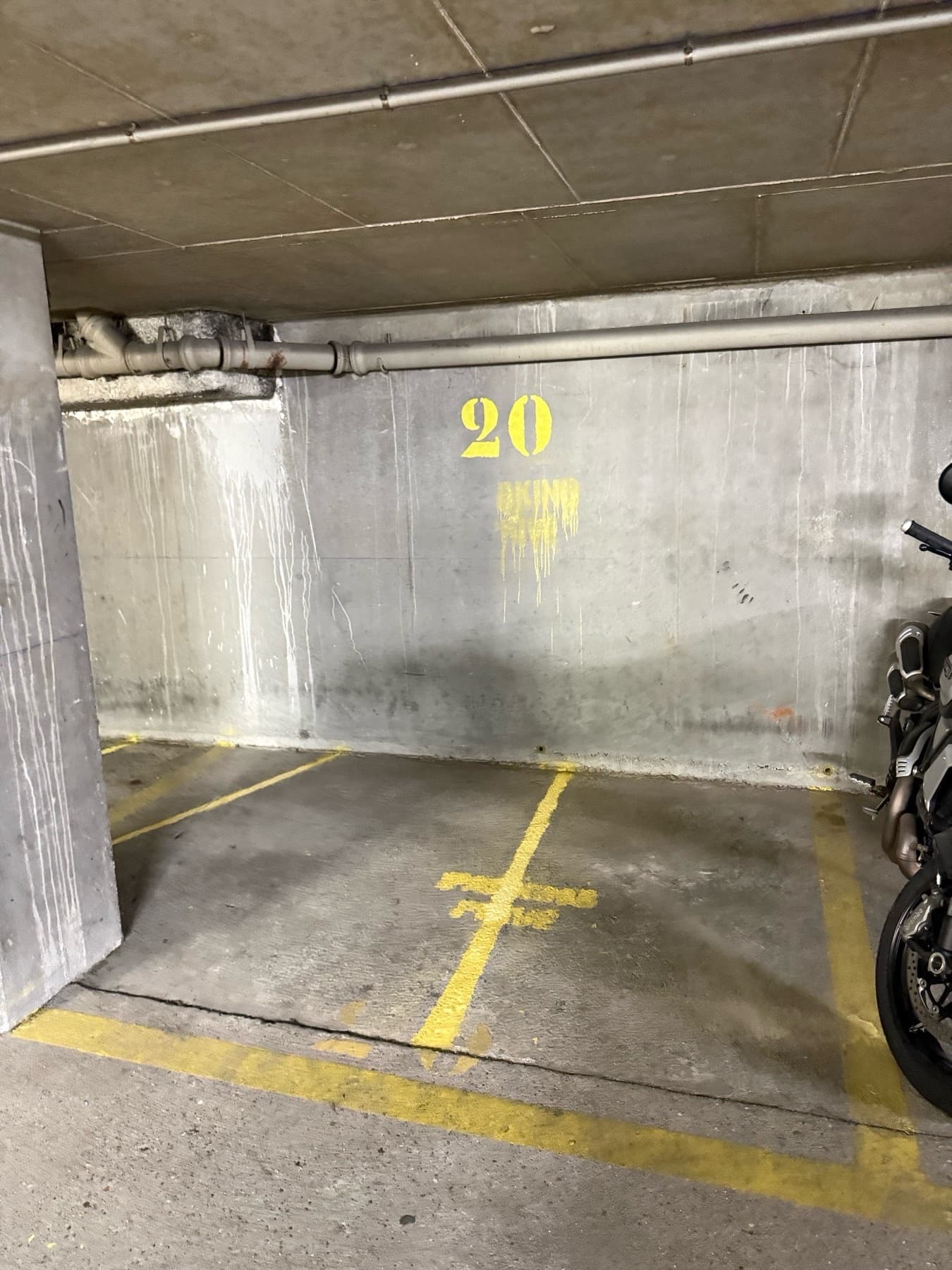 Location underground à 24 Rue Lecourbe, Paris